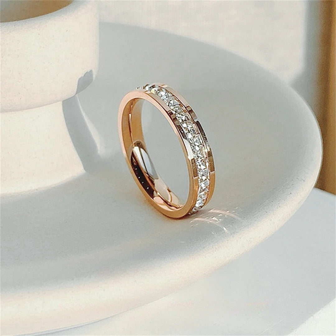 relia Royale — Rose Gold Crystal Halo Ring | Timeless Elegance