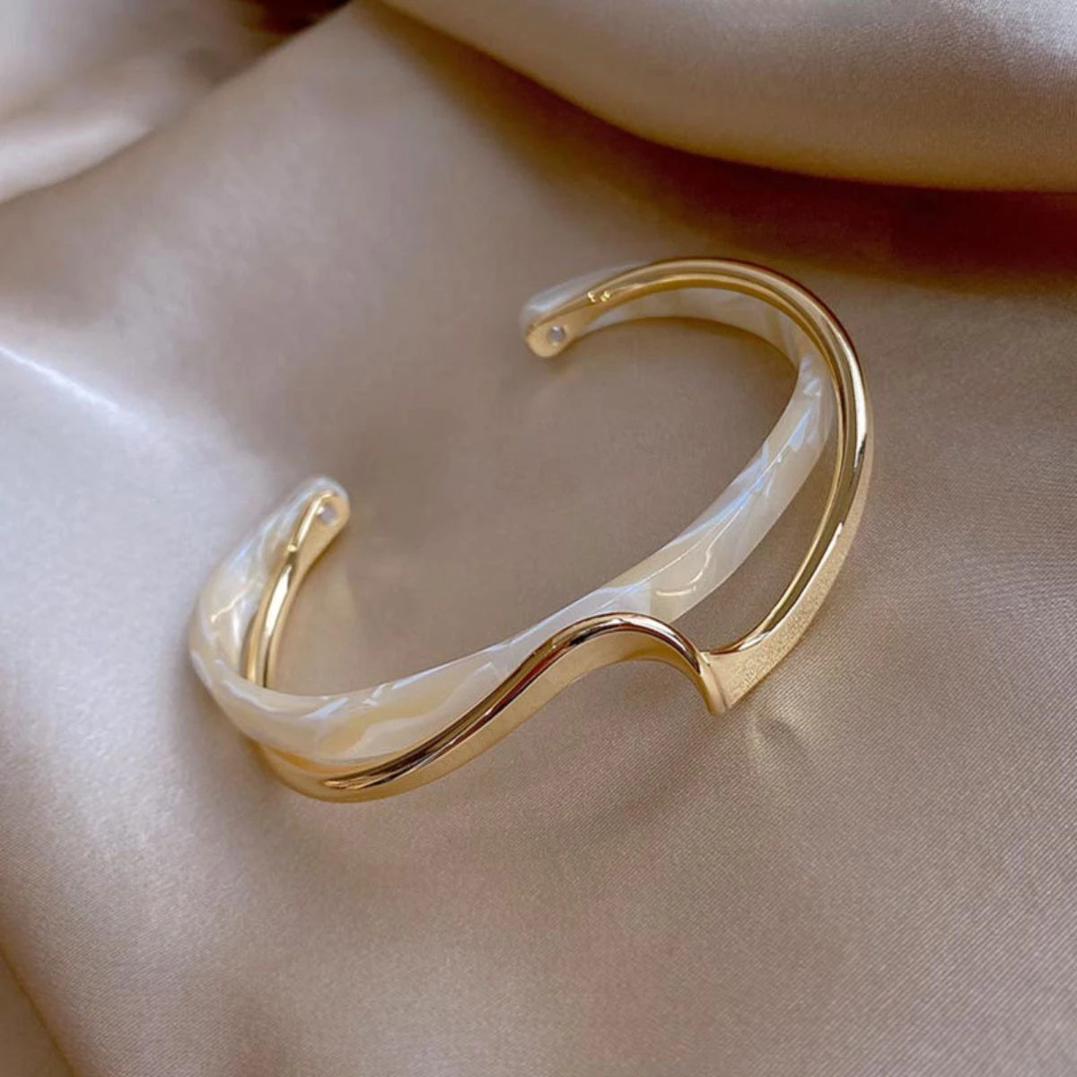 Aurelia Gold Zircon Bracelet – Signature Luxury Edition