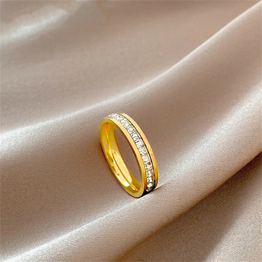 relia Royale — Rose Gold Crystal Halo Ring | Timeless Elegance